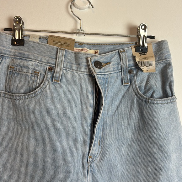 NWT LEVIs High Rise Straight Jeans - Picture 3 of 5